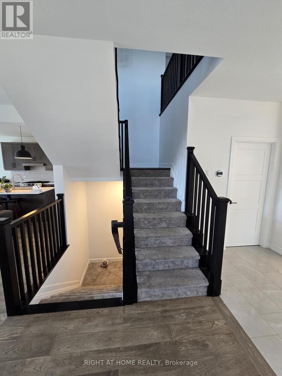 3917 Mitchell Crescent S, Fort Erie, Ontario  L0S 1S0 - Photo 2 - X12336010