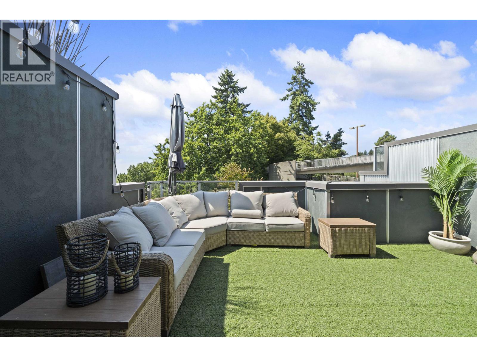 8438 Gladstone Street, Vancouver, British Columbia  V5P 0B2 - Photo 2 - R3033728