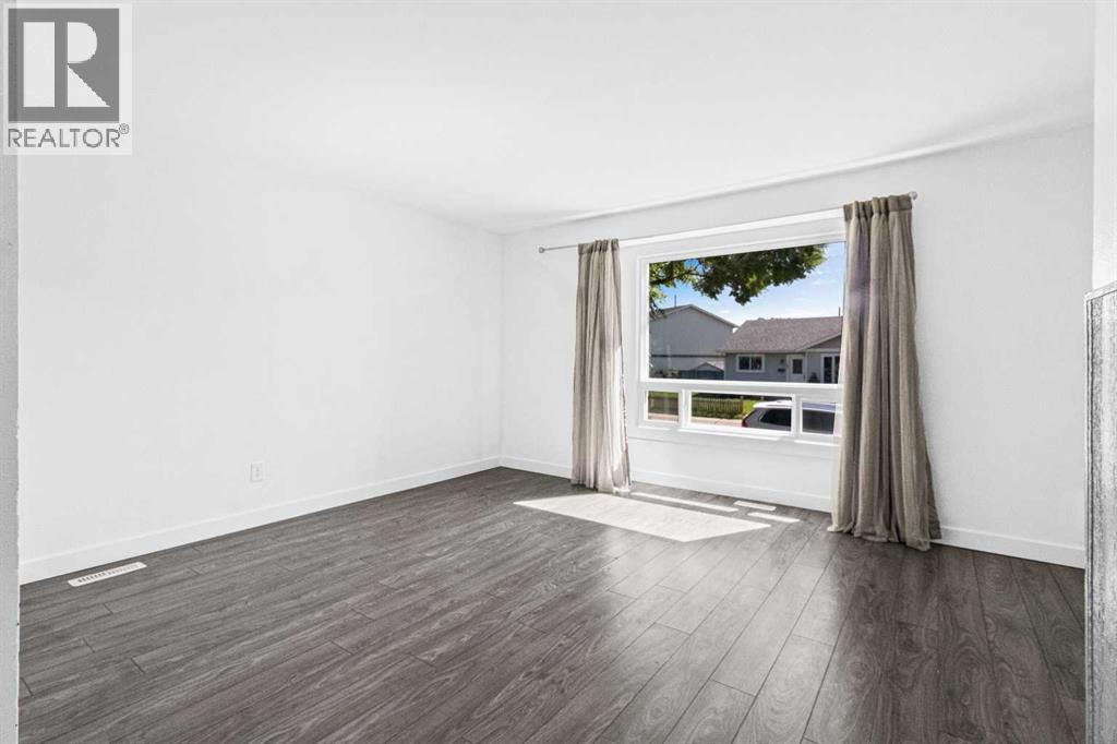 Property at 39 erin ridge Road SE image 3