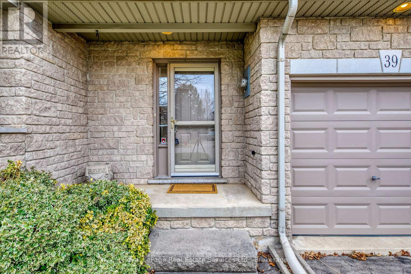 Property at 39 FOXBOROUGH DRIVE image 3