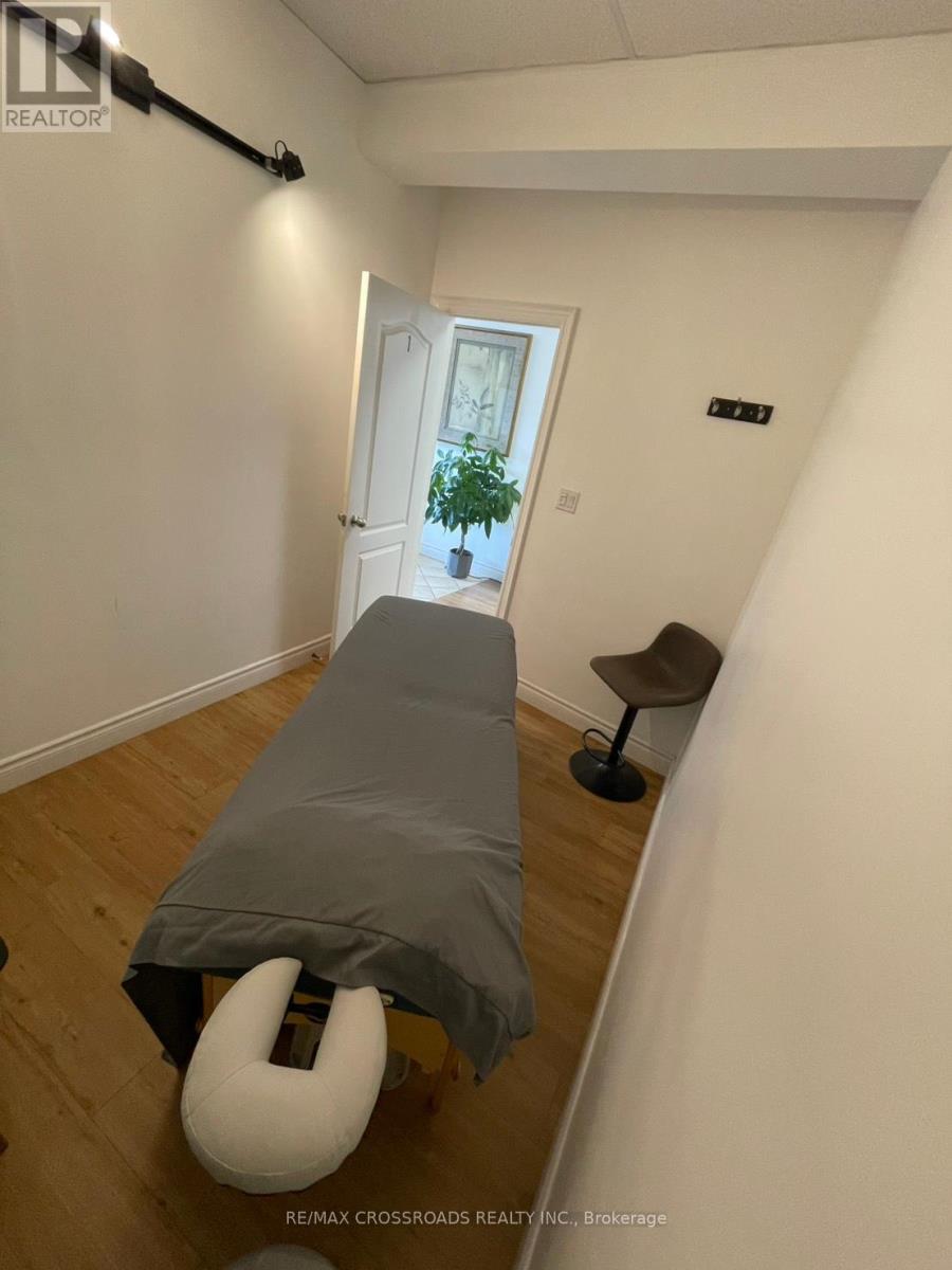 1716 Queen St Street E, Toronto, Ontario  M4L 1G7 - Photo 10 - E12325831