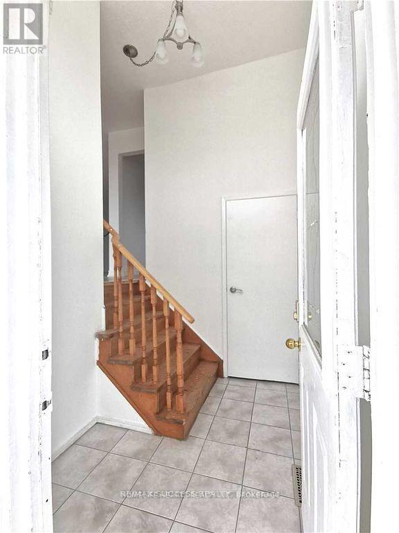 32 MARTINDALE CRESCENT, Brampton, Ontario