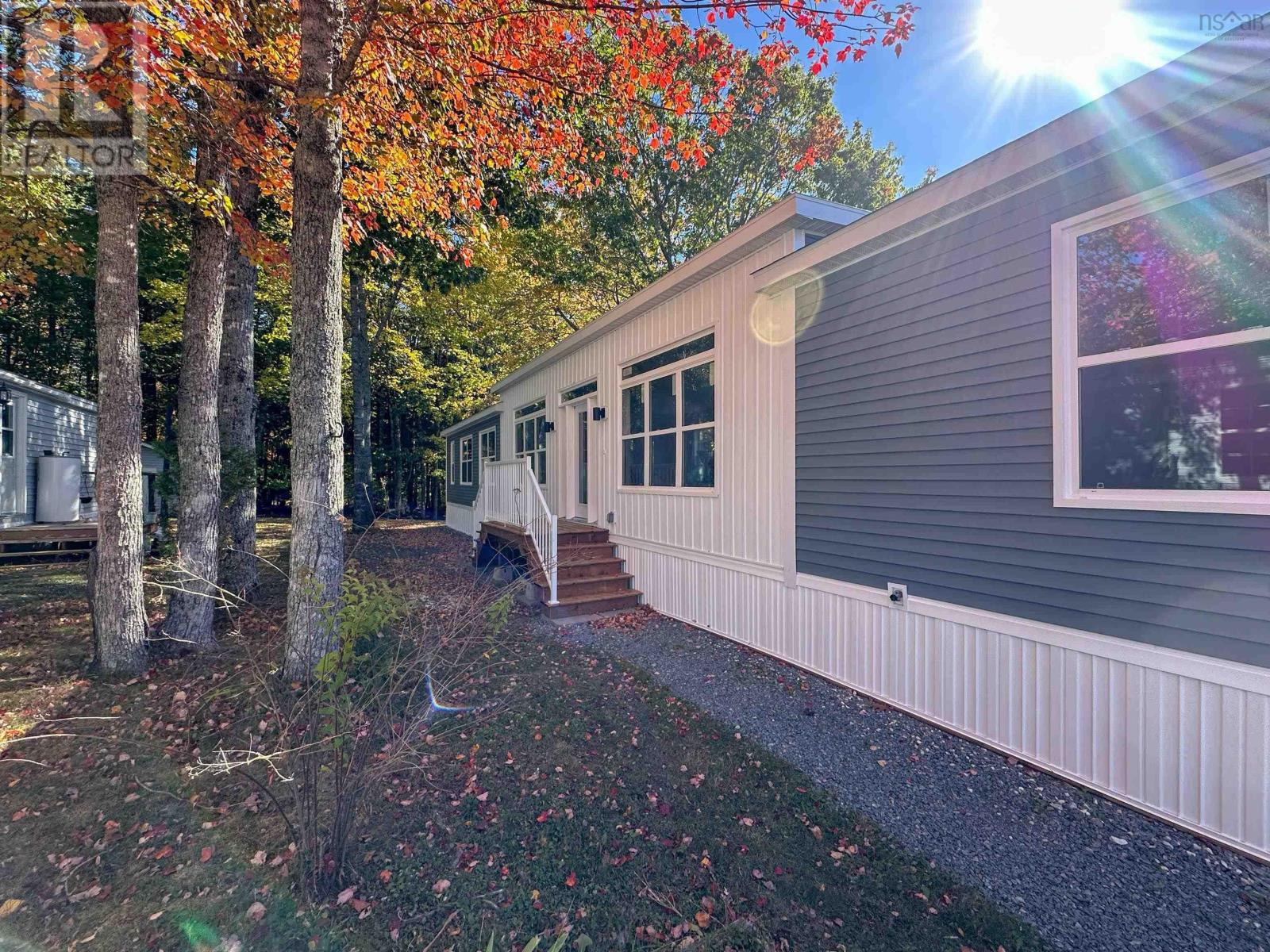 12 Richards Street, Bridgewater, Nova Scotia  B4V 4B3 - Photo 2 - 202517774