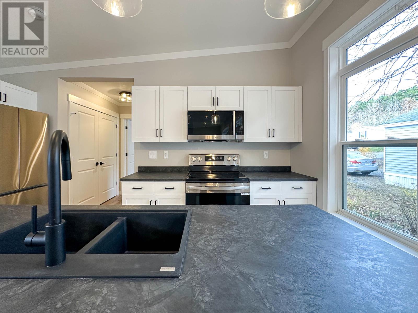 12 Richards Street, Bridgewater, Nova Scotia  B4V 4B3 - Photo 16 - 202517774