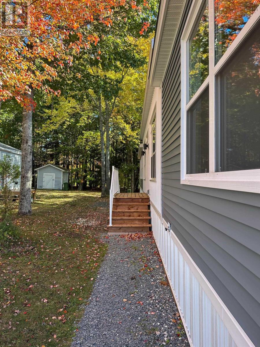 12 Richards Street, Bridgewater, Nova Scotia  B4V 4B3 - Photo 6 - 202517774