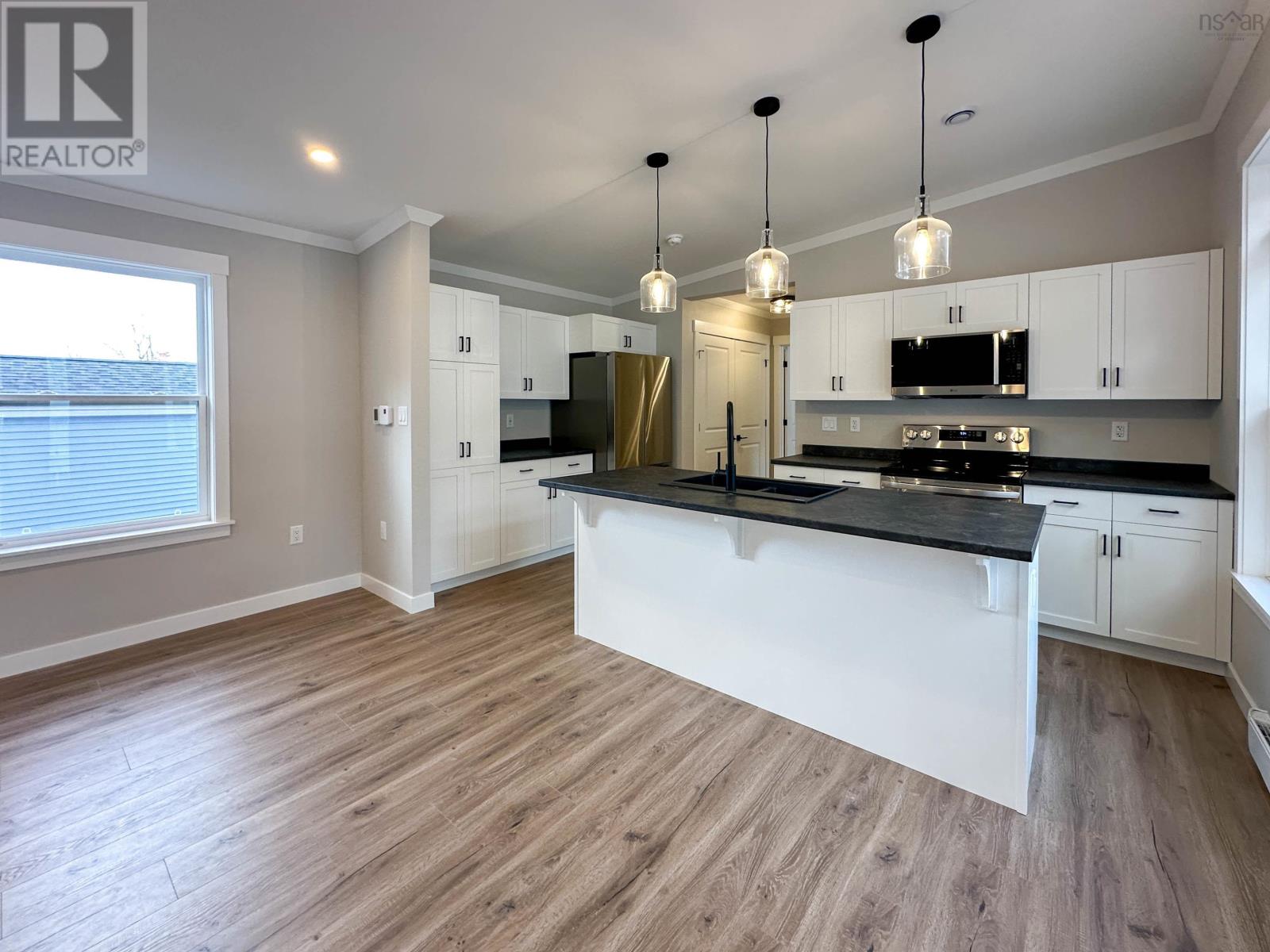 12 Richards Street, Bridgewater, Nova Scotia  B4V 4B3 - Photo 7 - 202517774