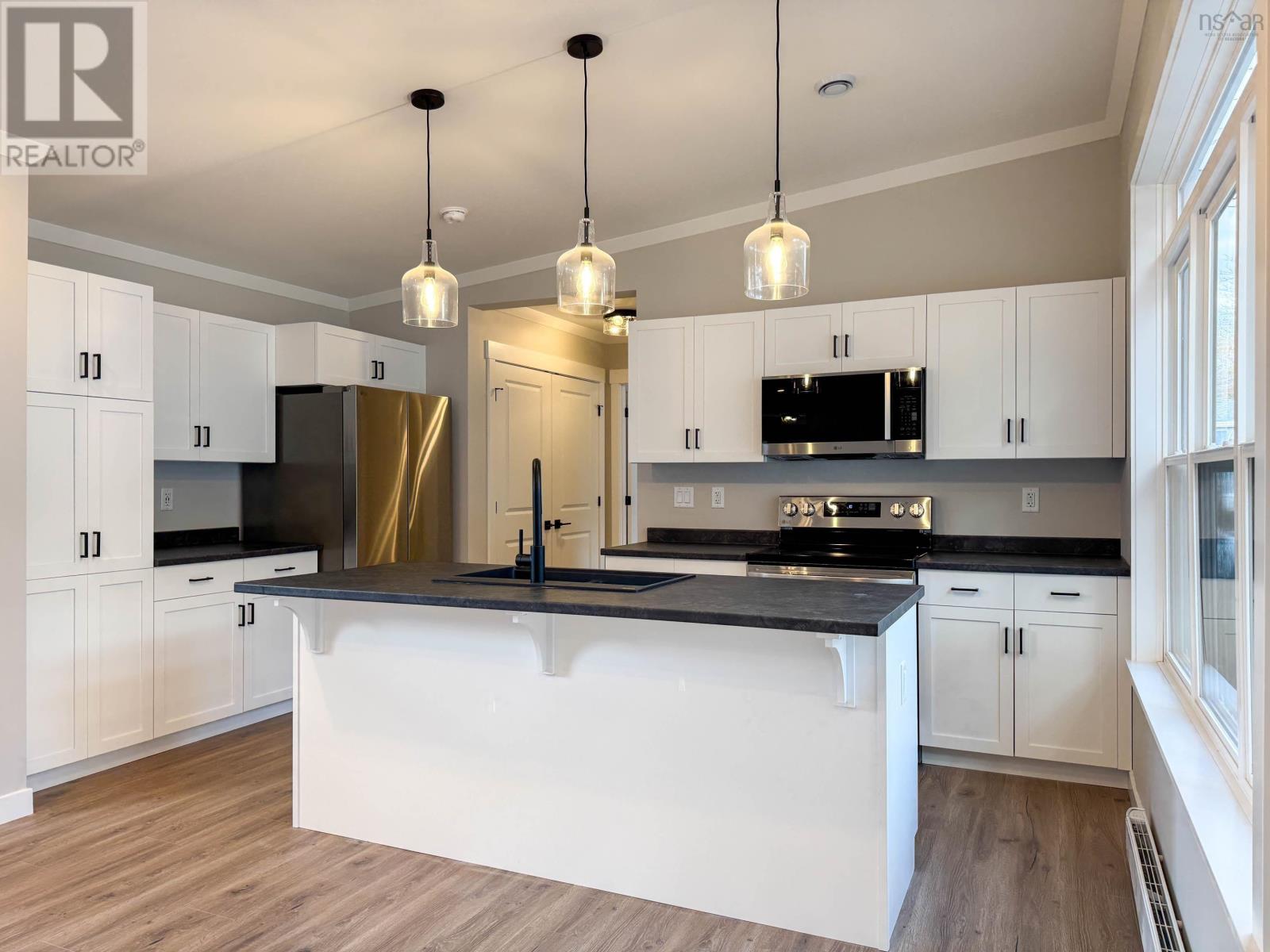 12 Richards Street, Bridgewater, Nova Scotia  B4V 4B3 - Photo 9 - 202517774