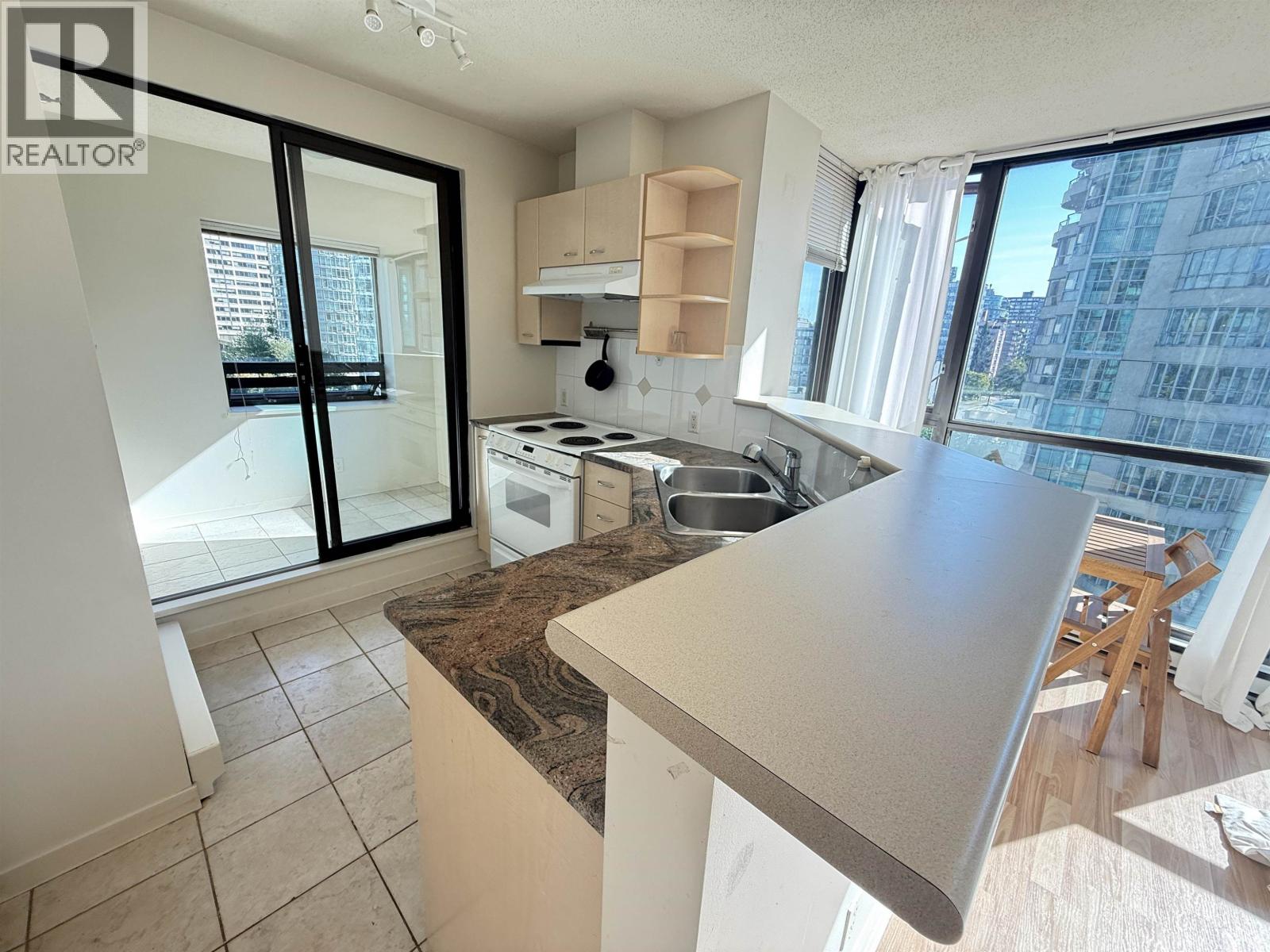 Listing Picture 16 of 19 : 1010 1331 ALBERNI STREET, Vancouver / 溫哥華 - 魯藝地產 Yvonne Lu Group - MLS Medallion Club Member