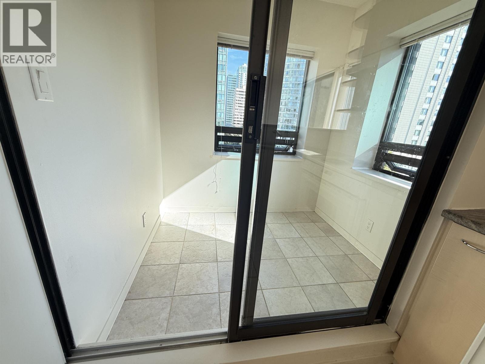 Listing Picture 11 of 19 : 1010 1331 ALBERNI STREET, Vancouver / 溫哥華 - 魯藝地產 Yvonne Lu Group - MLS Medallion Club Member