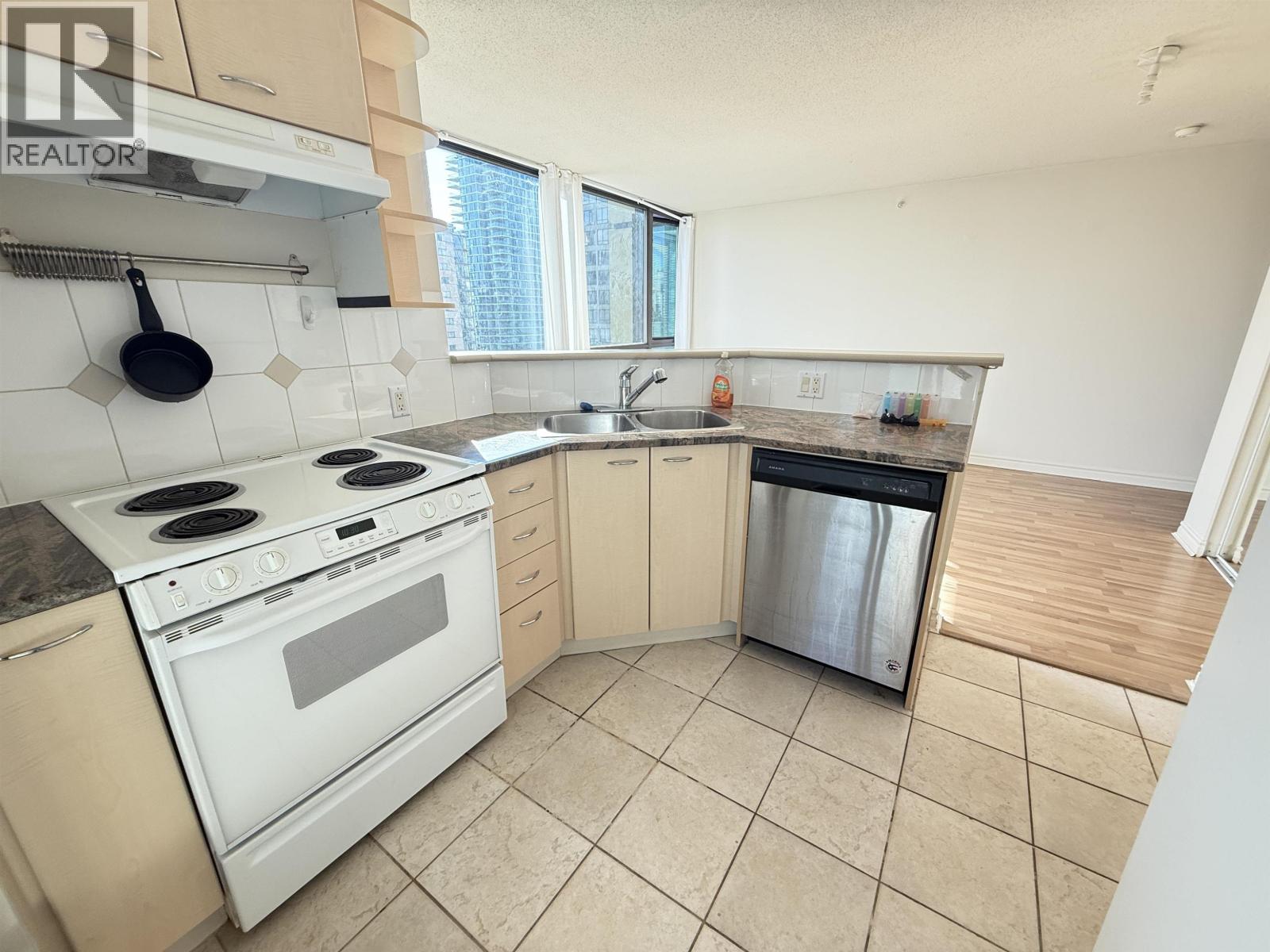 Listing Picture 6 of 19 : 1010 1331 ALBERNI STREET, Vancouver / 溫哥華 - 魯藝地產 Yvonne Lu Group - MLS Medallion Club Member