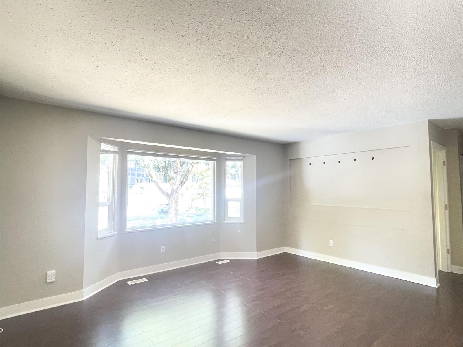 Property at 15118 91A AVENUE image 2