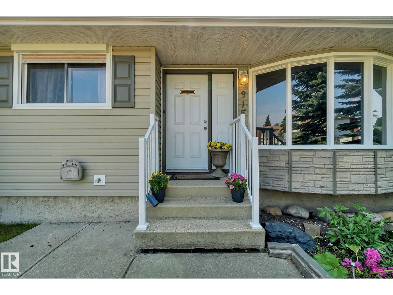 Property at 315 Knottwood Road North NW image 2