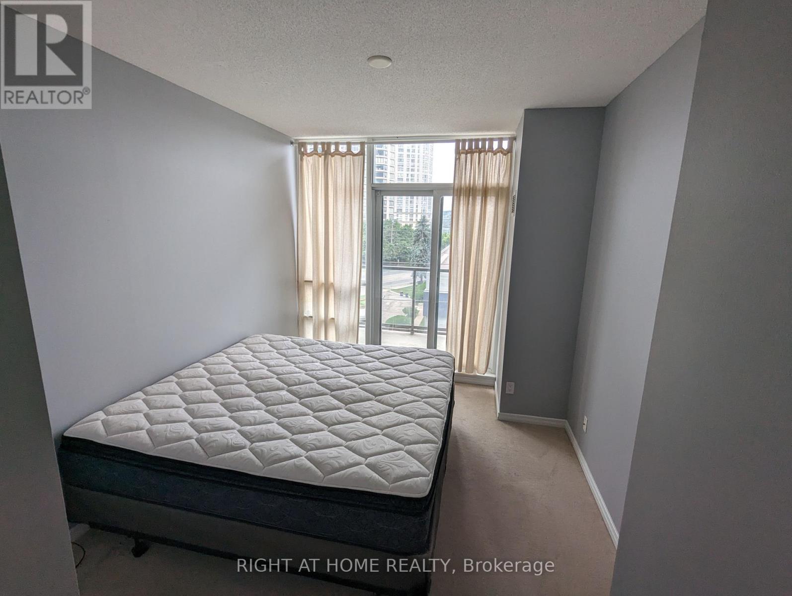 304 - 2240 Lakeshore Boulevard W, Toronto, Ontario  M8V 1A5 - Photo 8 - W12336099