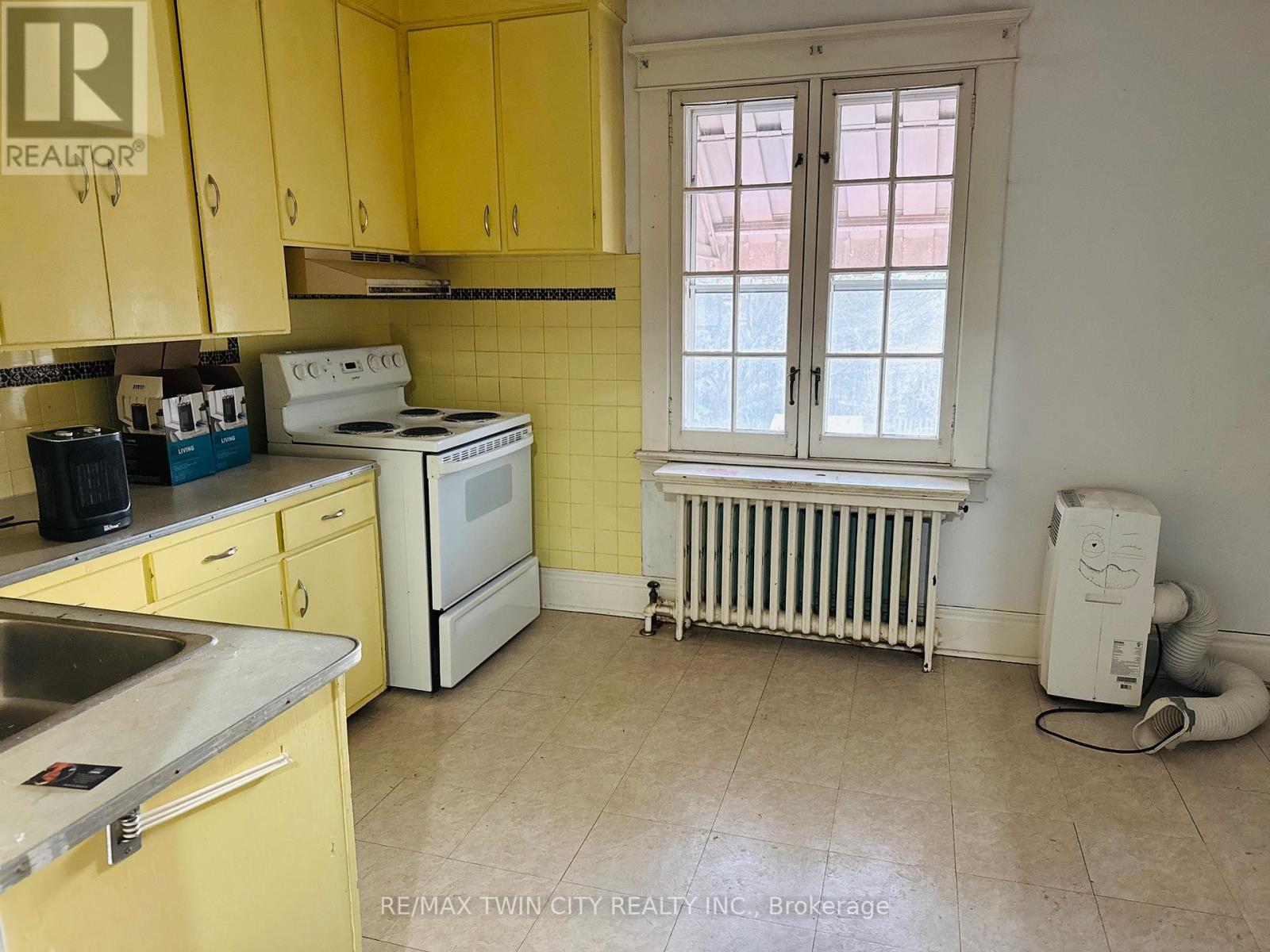 32 Simeon Street, Kitchener, Ontario  N2H 1S1 - Photo 16 - X12336097