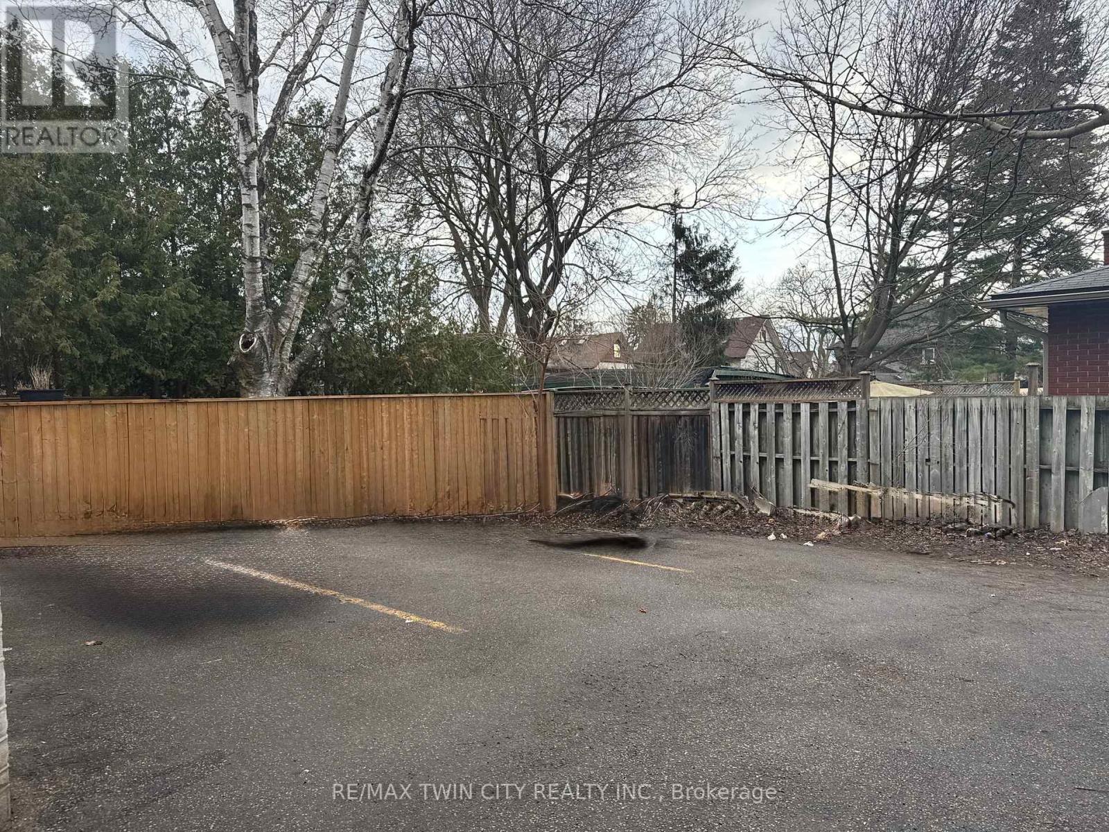 32 Simeon Street, Kitchener, Ontario  N2H 1S1 - Photo 4 - X12336097