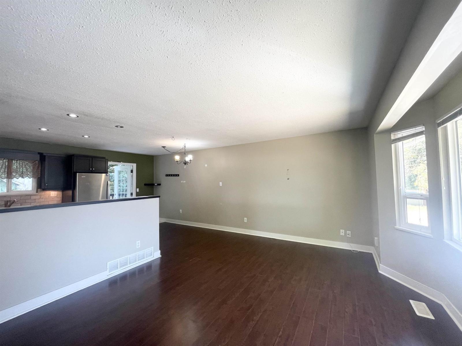 Property at 15118 91A AVENUE image 4