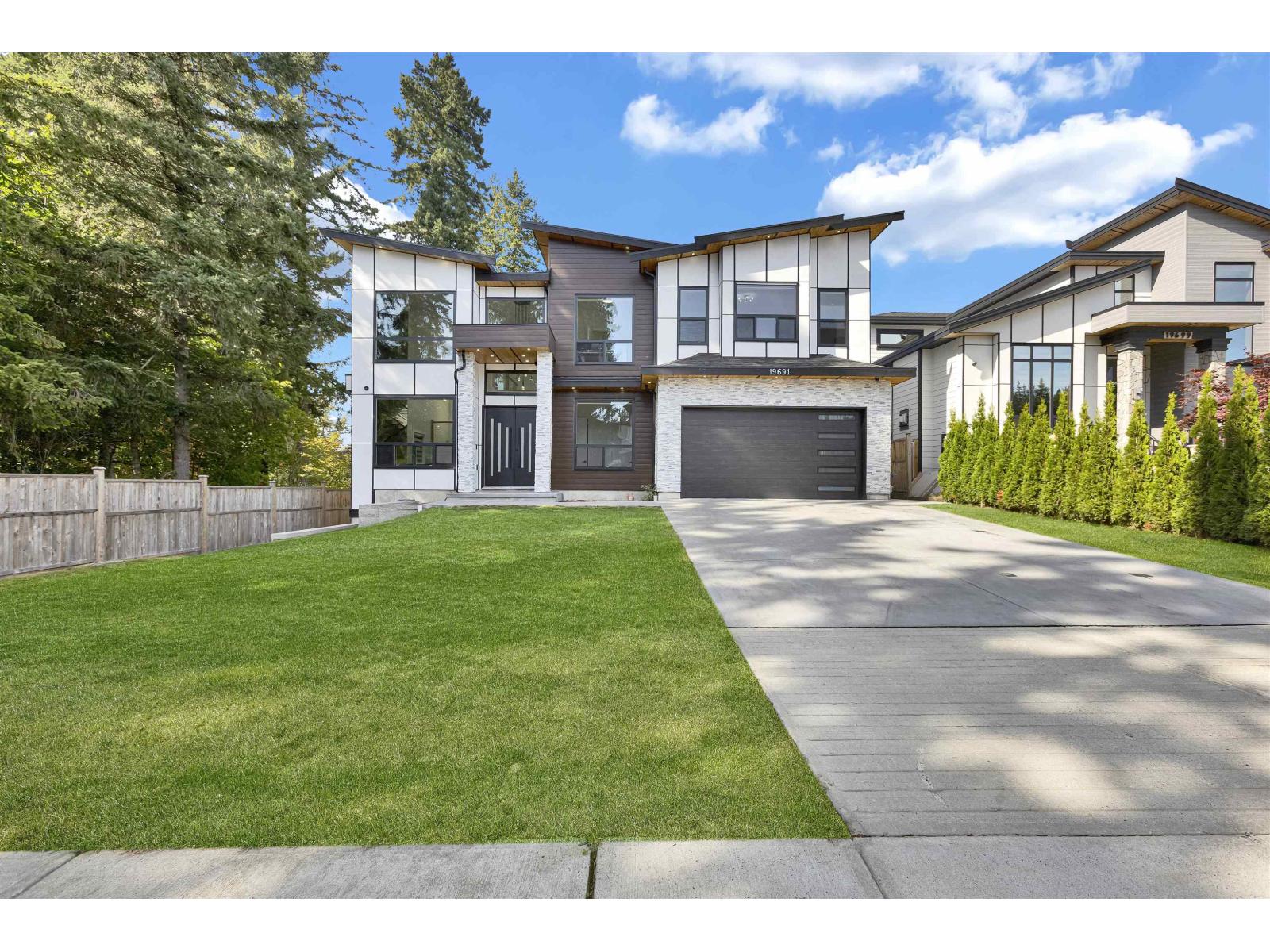 Property at 19691 32A AVENUE image 3