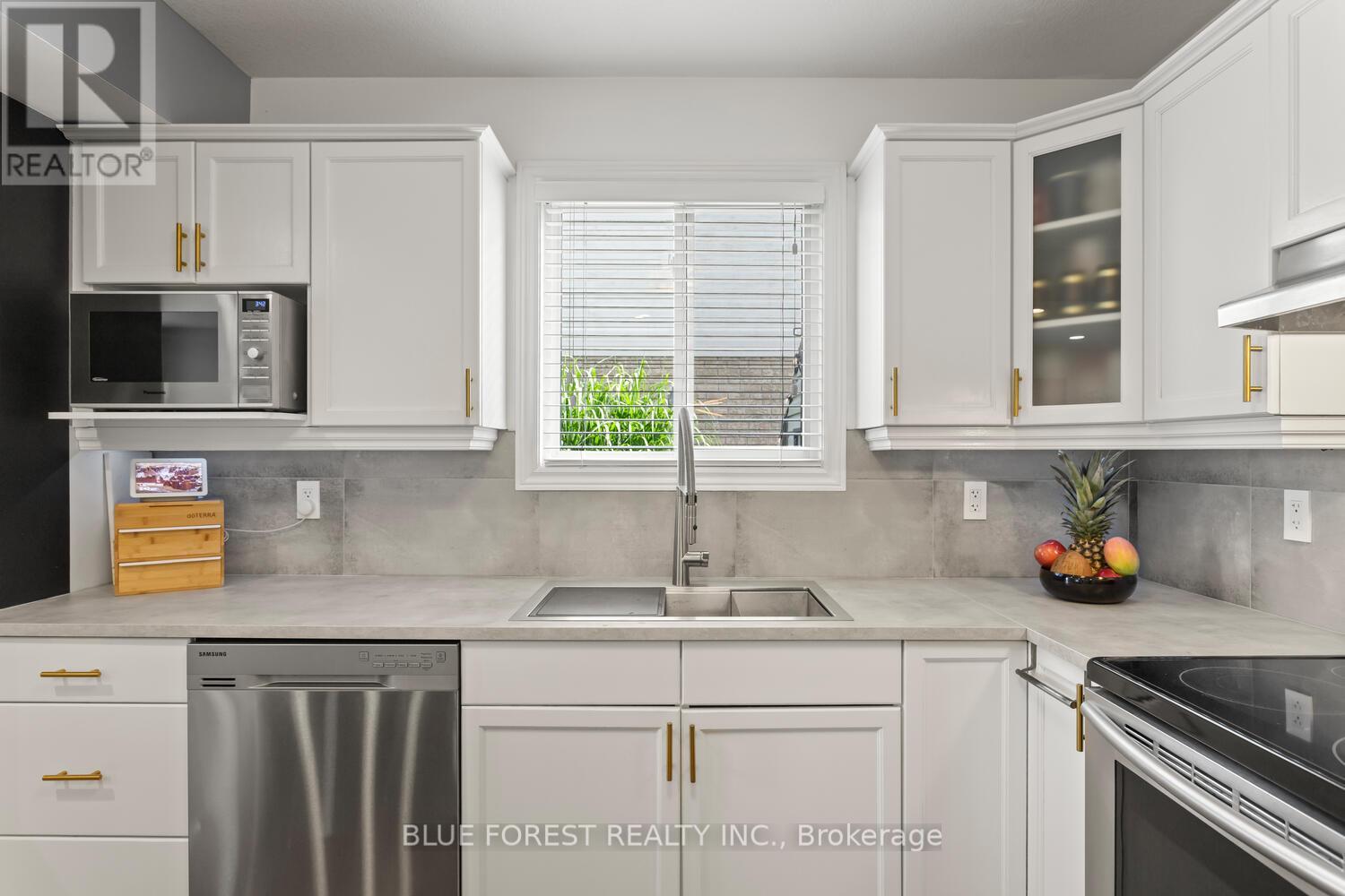 42126 Mcbain Line, Central Elgin, Ontario  N5P 4R1 - Photo 6 - X12336154