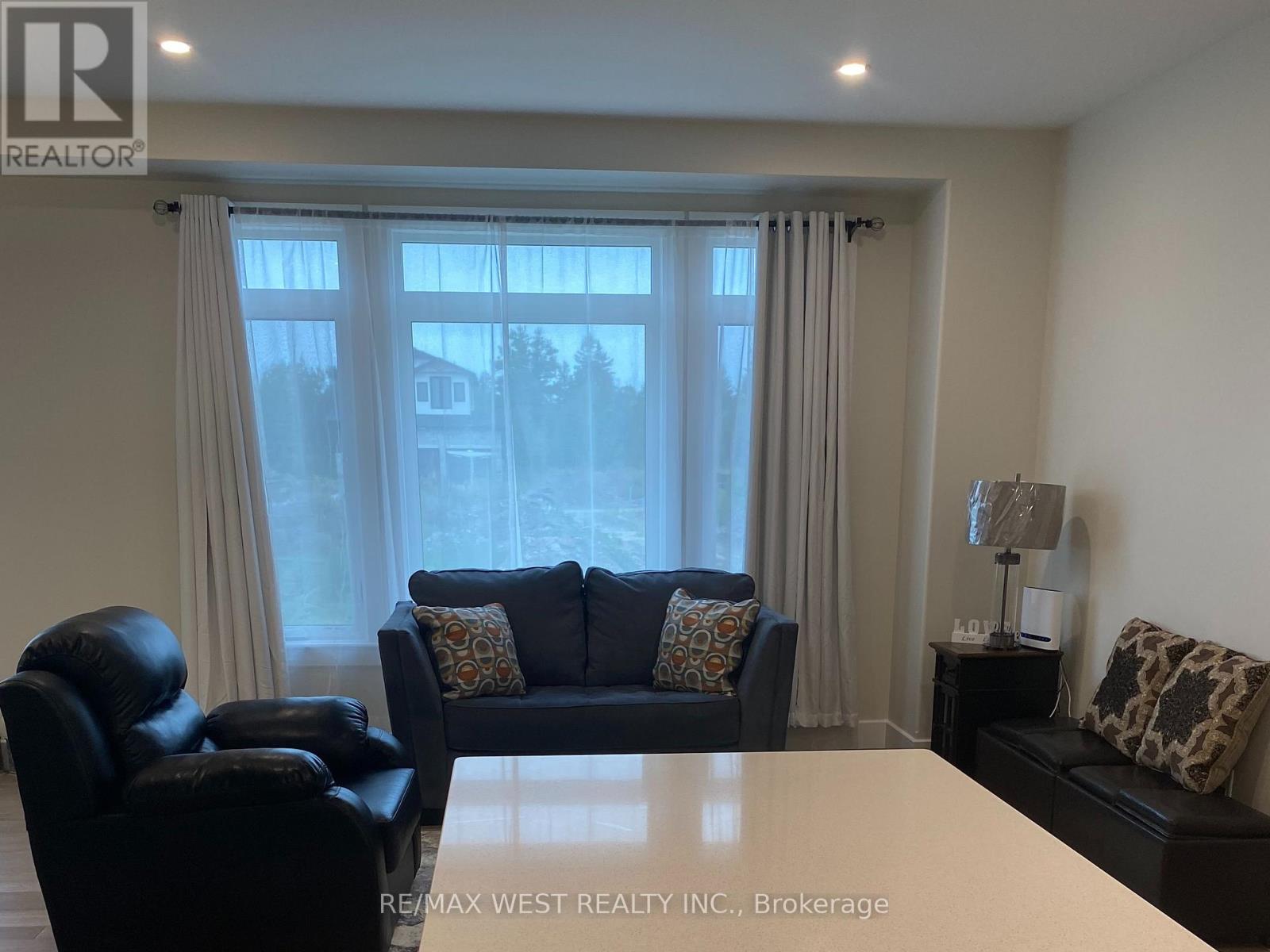 34 Dusenbury Drive, Loyalist, Ontario  K0H 2H0 - Photo 9 - X12335867