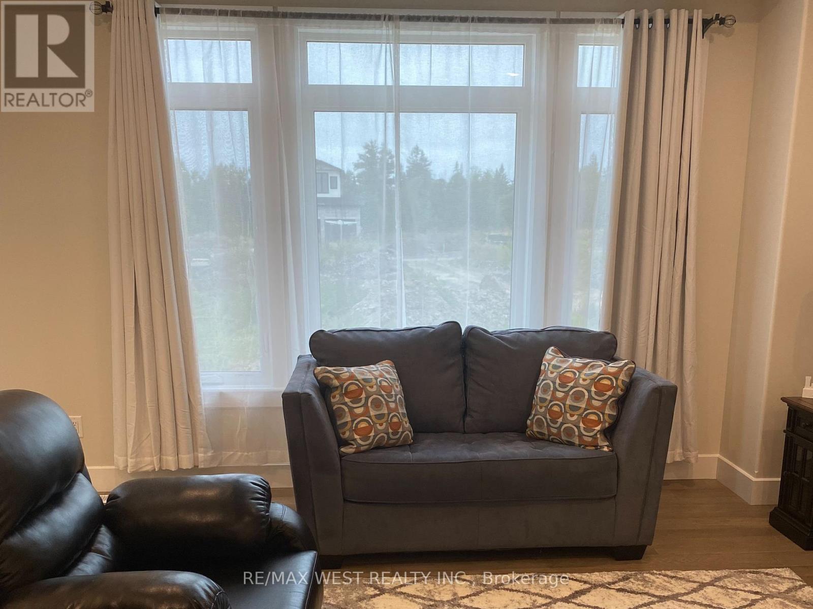 34 Dusenbury Drive, Loyalist, Ontario  K0H 2H0 - Photo 8 - X12335867