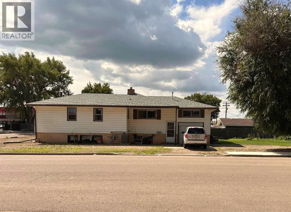 Property at 702 8 Street SW image 3