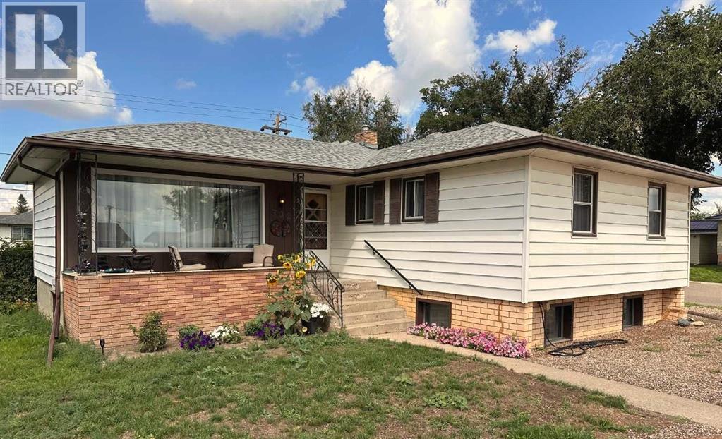 Property at 702 8 Street SW image 1
