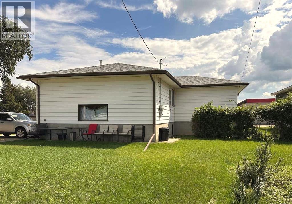 Property at 702 8 Street SW image 4