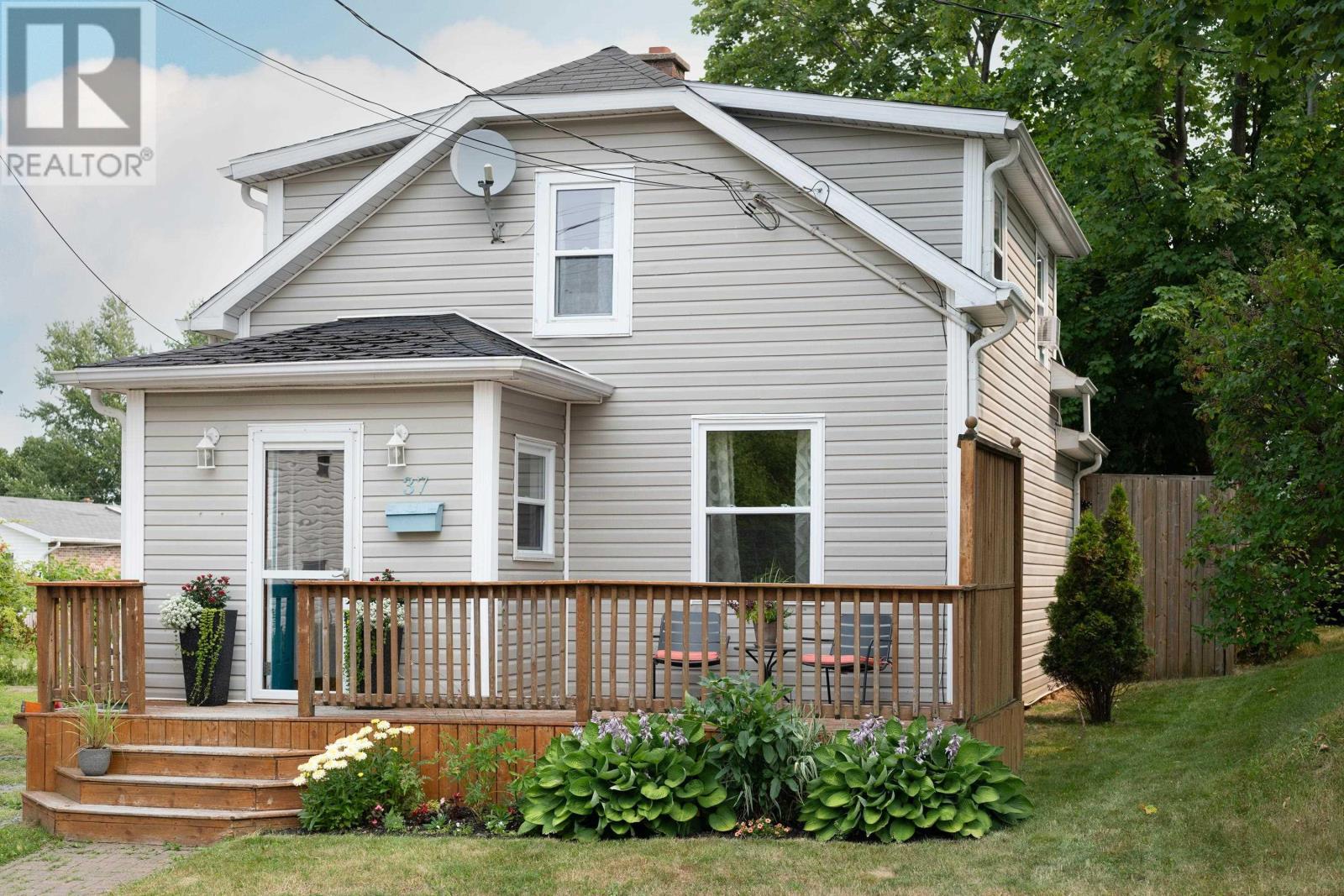 37 Court Street, Sydney, Nova Scotia  B1S 2X4 - Photo 1 - 202519831