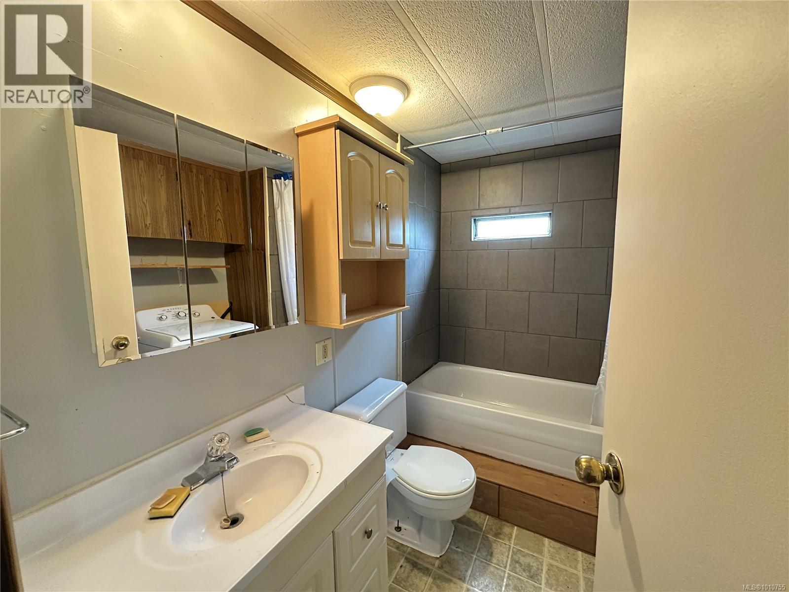 2254 Camosun Cres, Port Mcneill, British Columbia  V0N 2R0 - Photo 9 - 1010755