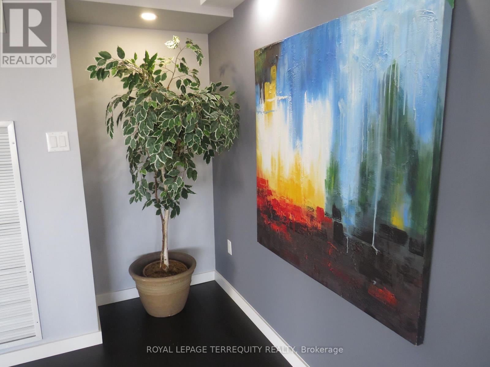 3305 - 2045 Lake Shore Boulevard W, Toronto, Ontario  M8V 2Z6 - Photo 6 - W12336211