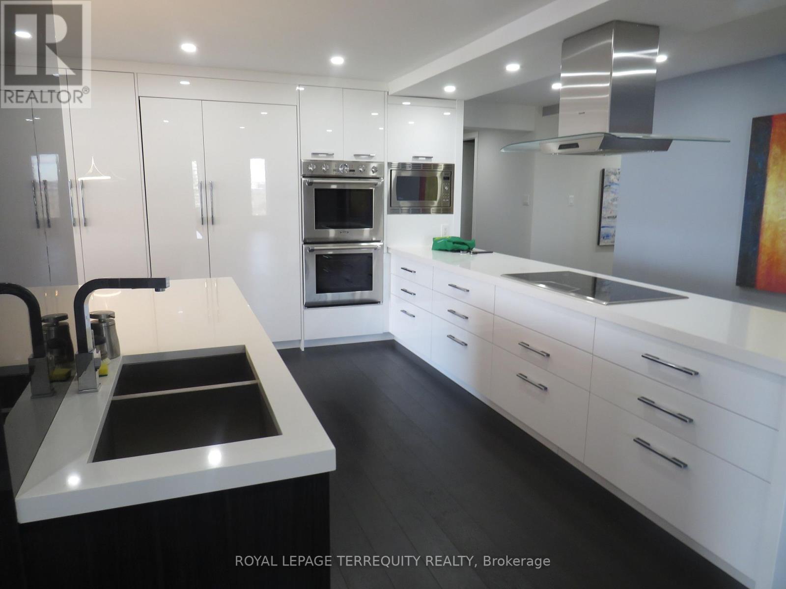 3305 - 2045 Lake Shore Boulevard W, Toronto, Ontario  M8V 2Z6 - Photo 7 - W12336211