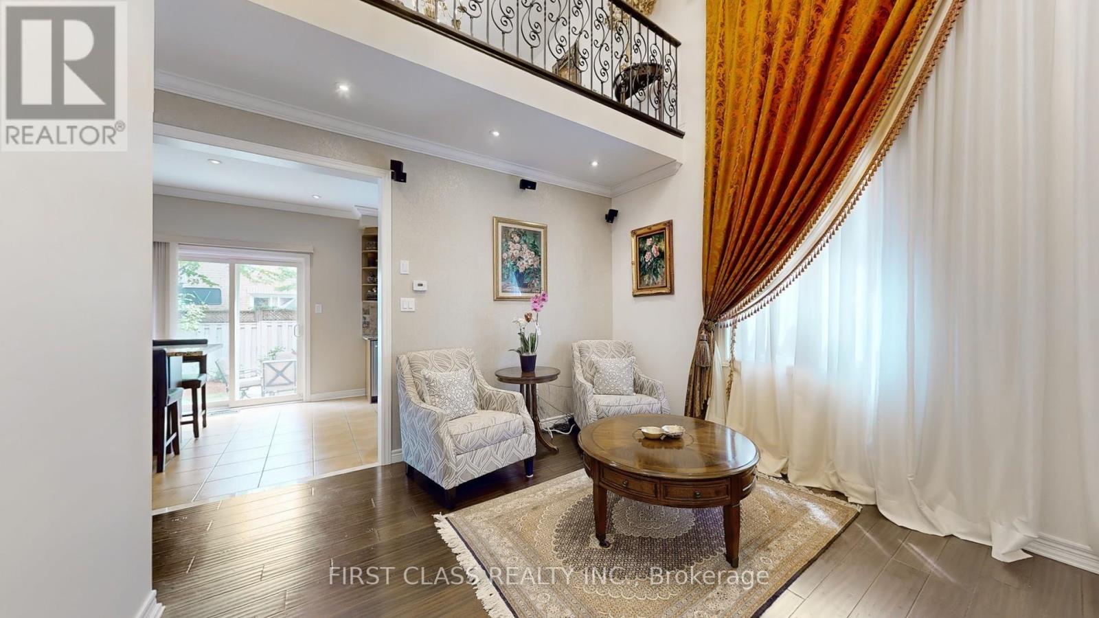 Property at 35 VALEMOUNT WAY S image 2