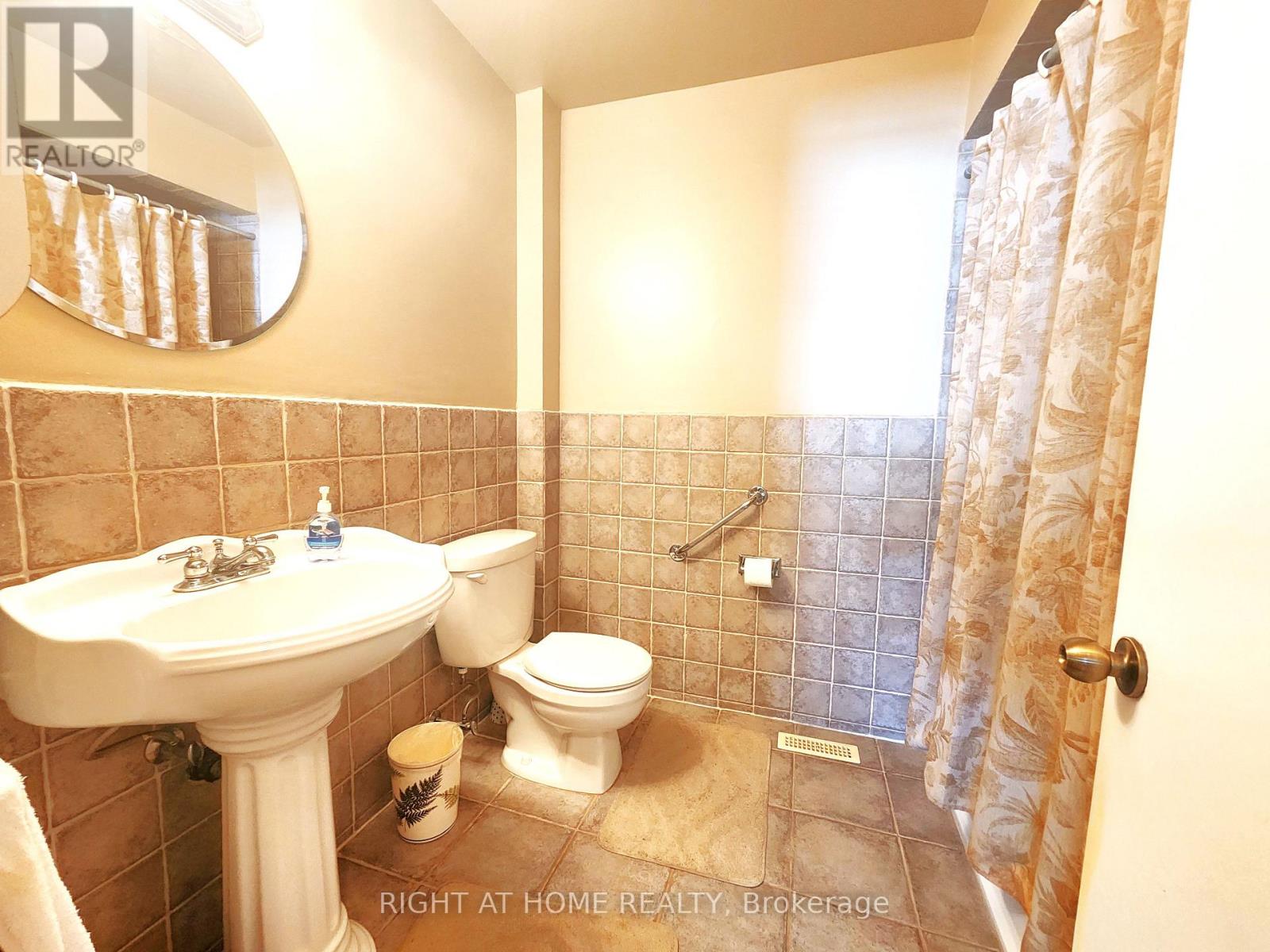 627 Green Meadow Crescent, Mississauga (Mississauga Valleys), Ontario  L5A 2V3 - Photo 16 - W12336226