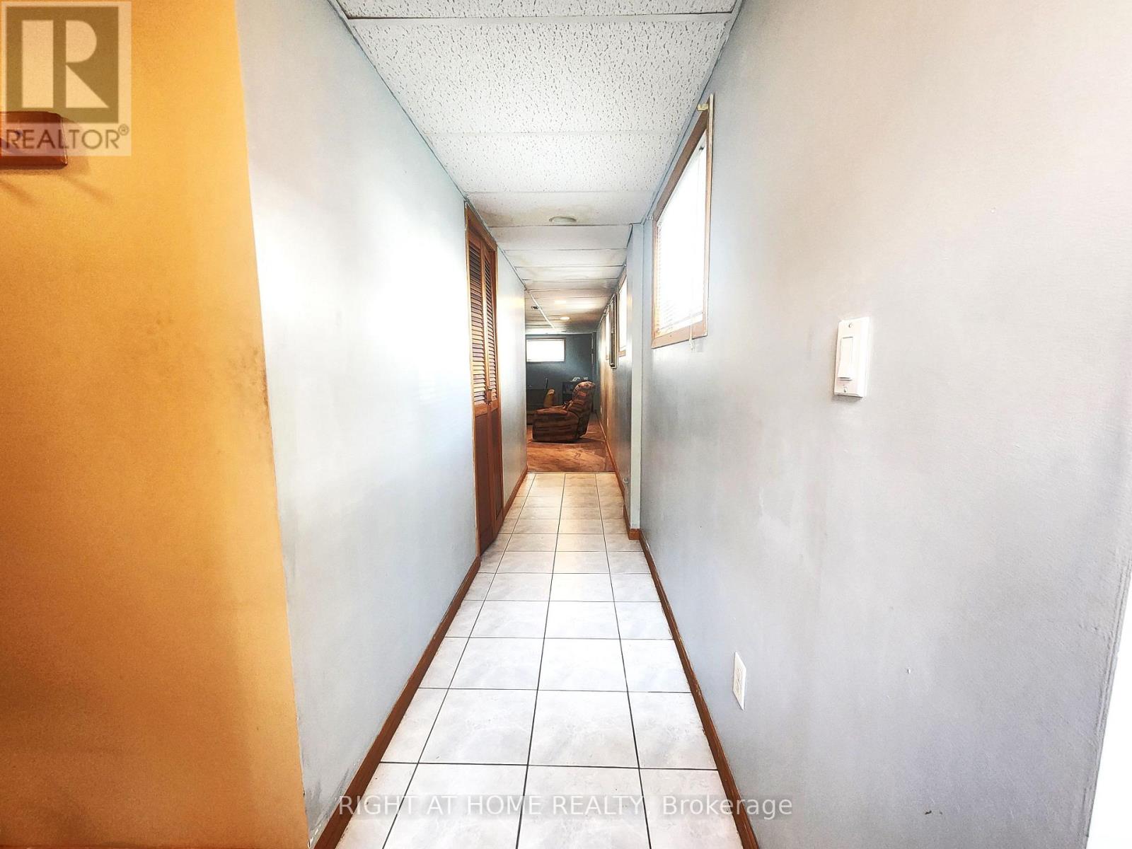 627 Green Meadow Crescent, Mississauga (Mississauga Valleys), Ontario  L5A 2V3 - Photo 17 - W12336226