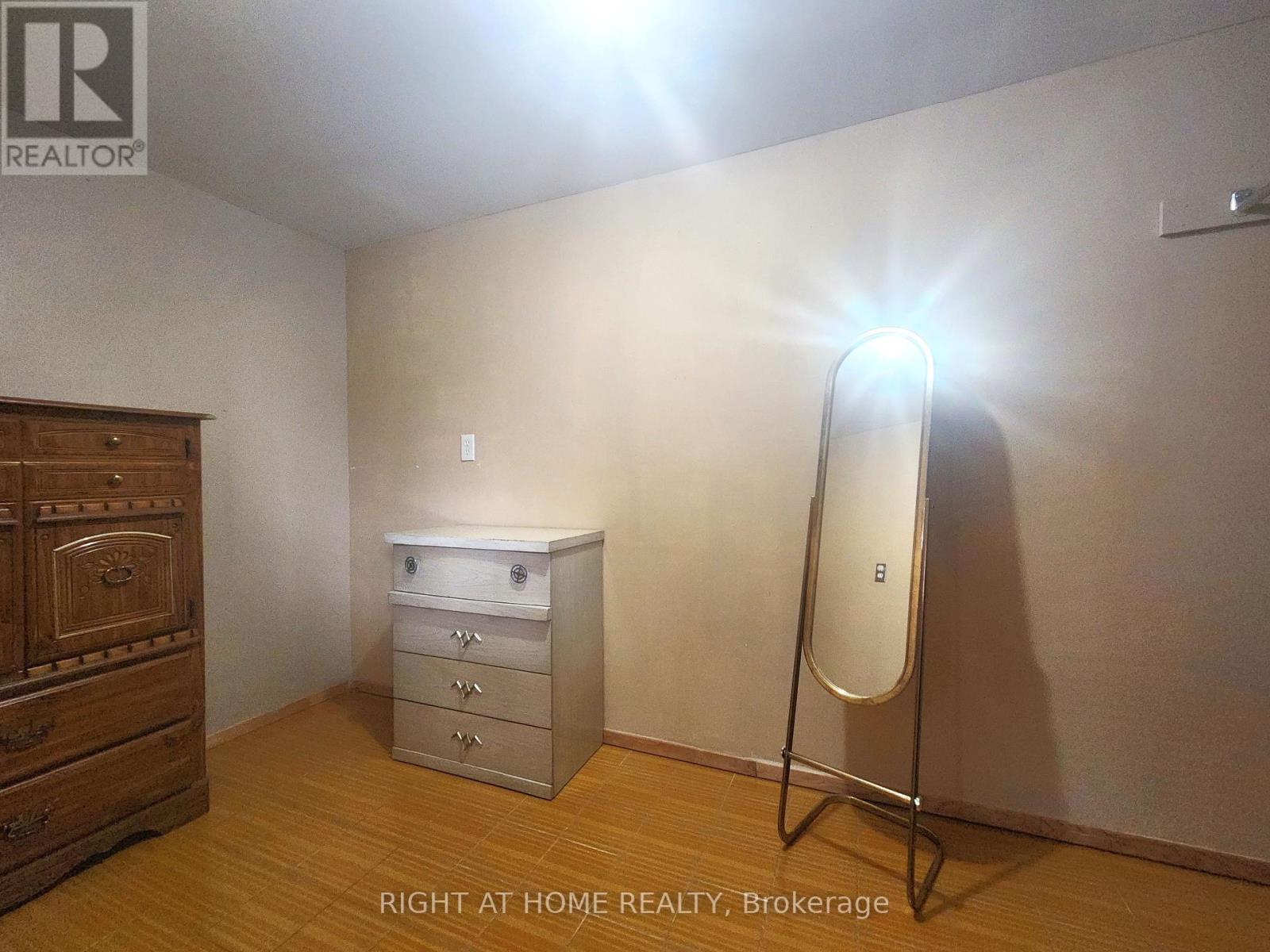 627 Green Meadow Crescent, Mississauga (Mississauga Valleys), Ontario  L5A 2V3 - Photo 18 - W12336226