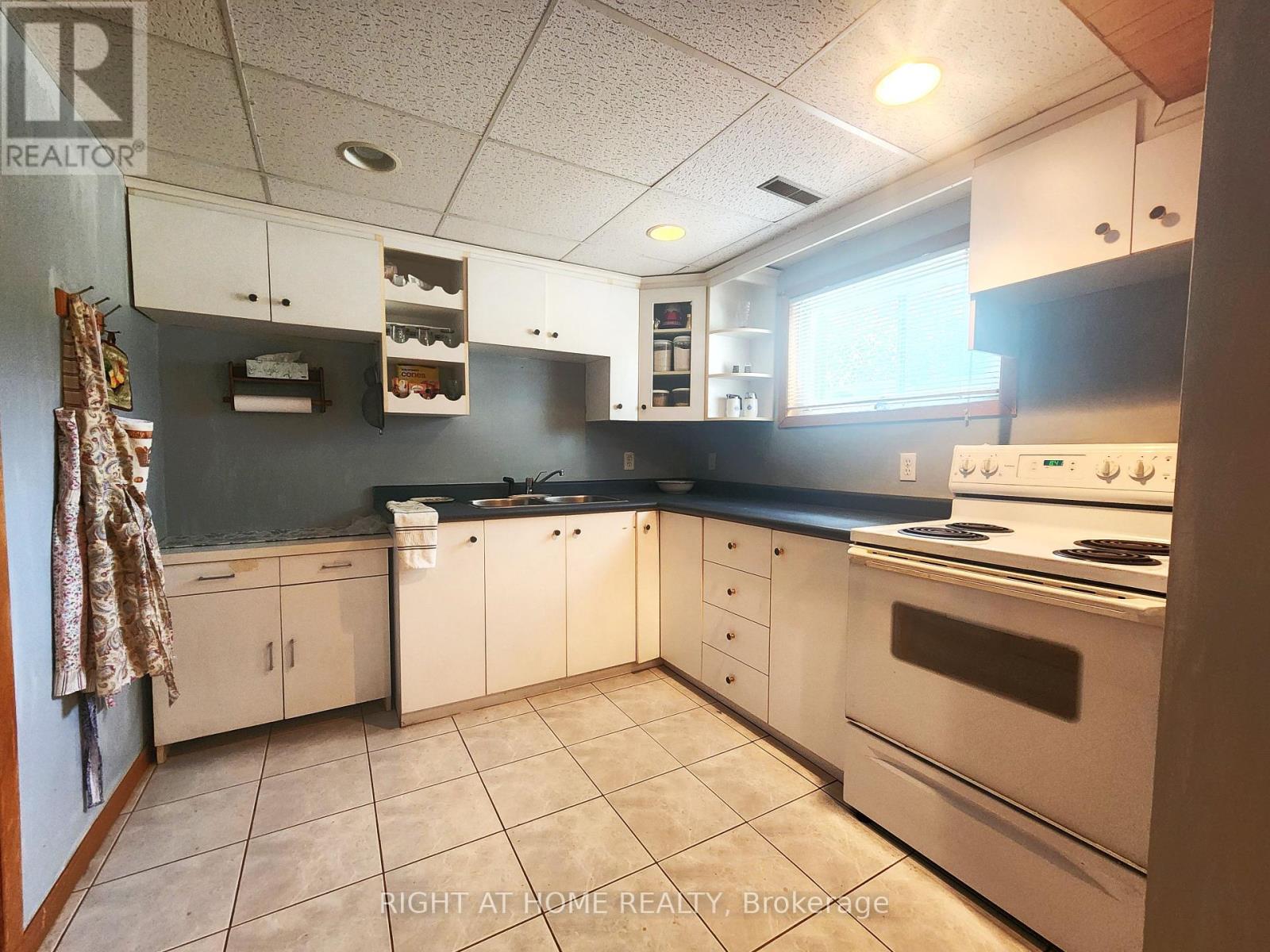 627 Green Meadow Crescent, Mississauga (Mississauga Valleys), Ontario  L5A 2V3 - Photo 22 - W12336226