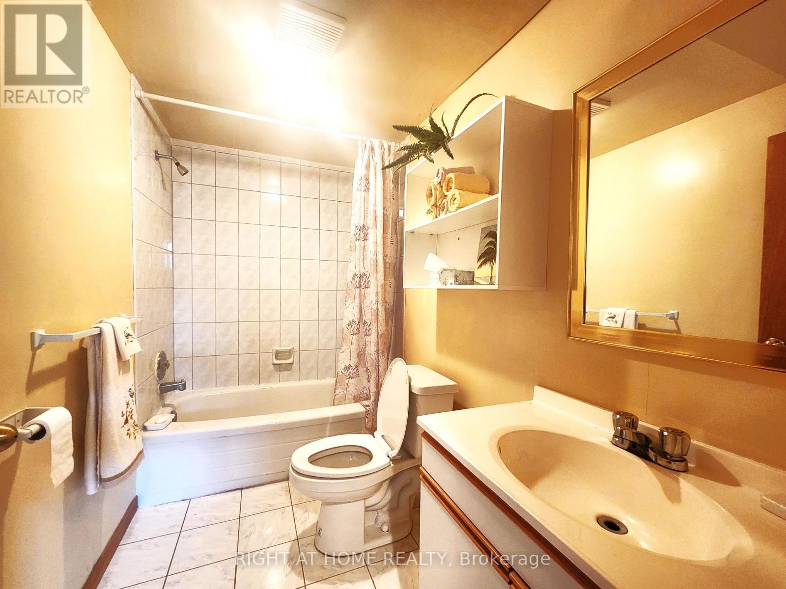 627 Green Meadow Crescent, Mississauga (Mississauga Valleys), Ontario  L5A 2V3 - Photo 23 - W12336226