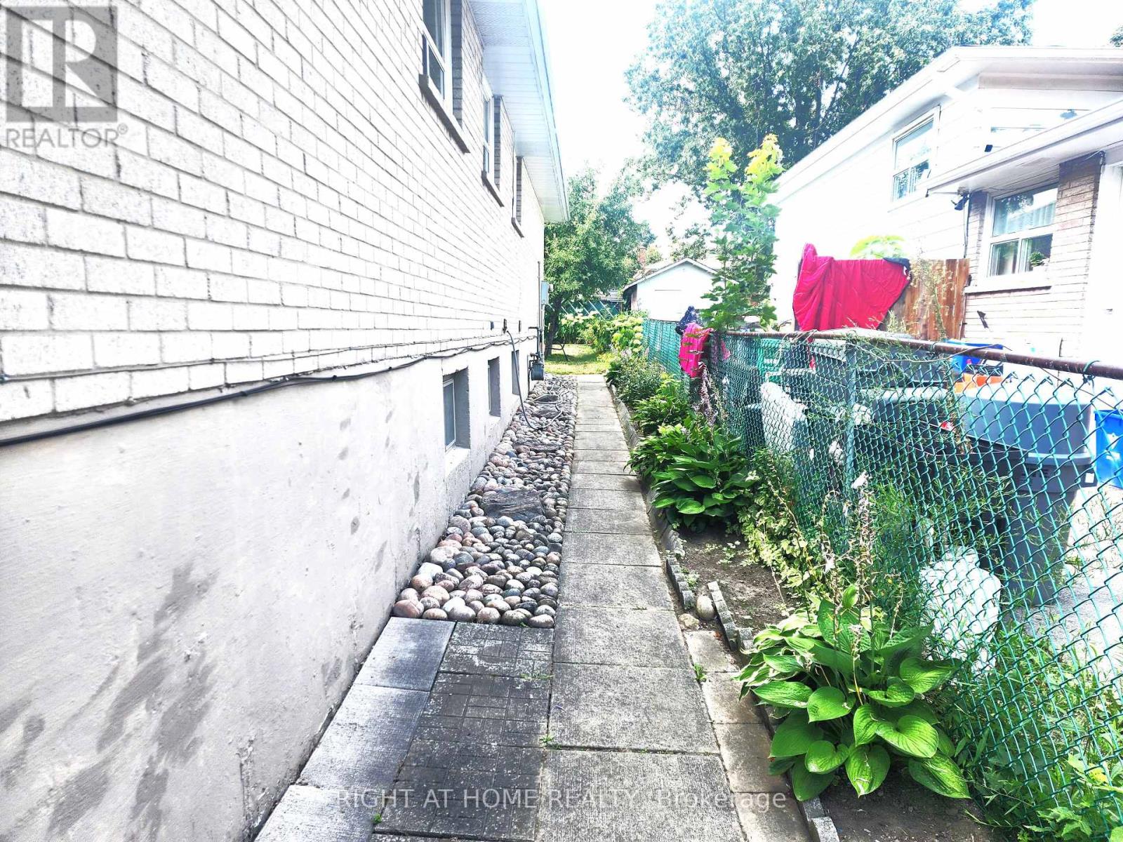 627 Green Meadow Crescent, Mississauga (Mississauga Valleys), Ontario  L5A 2V3 - Photo 24 - W12336226