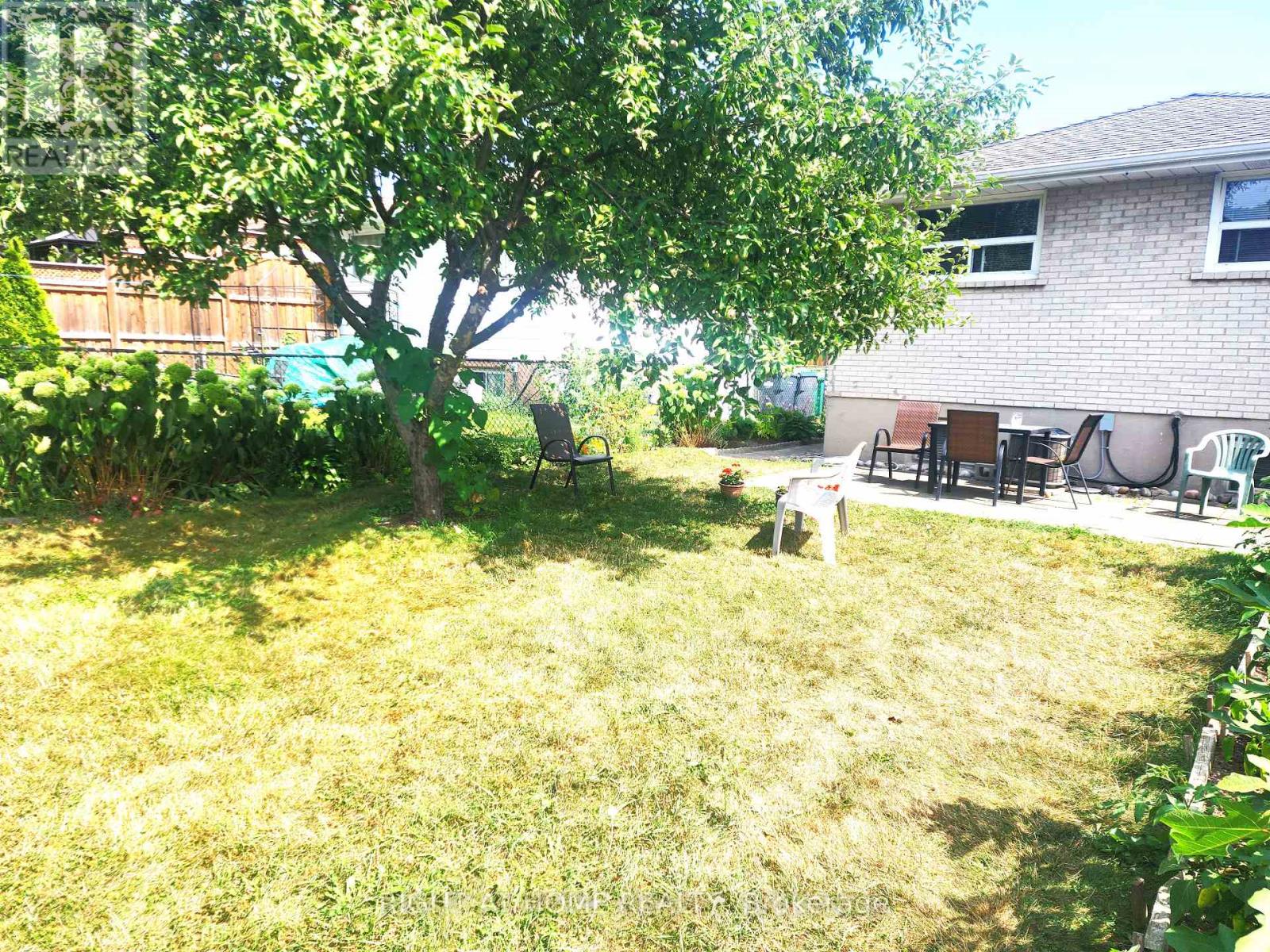 627 Green Meadow Crescent, Mississauga (Mississauga Valleys), Ontario  L5A 2V3 - Photo 27 - W12336226