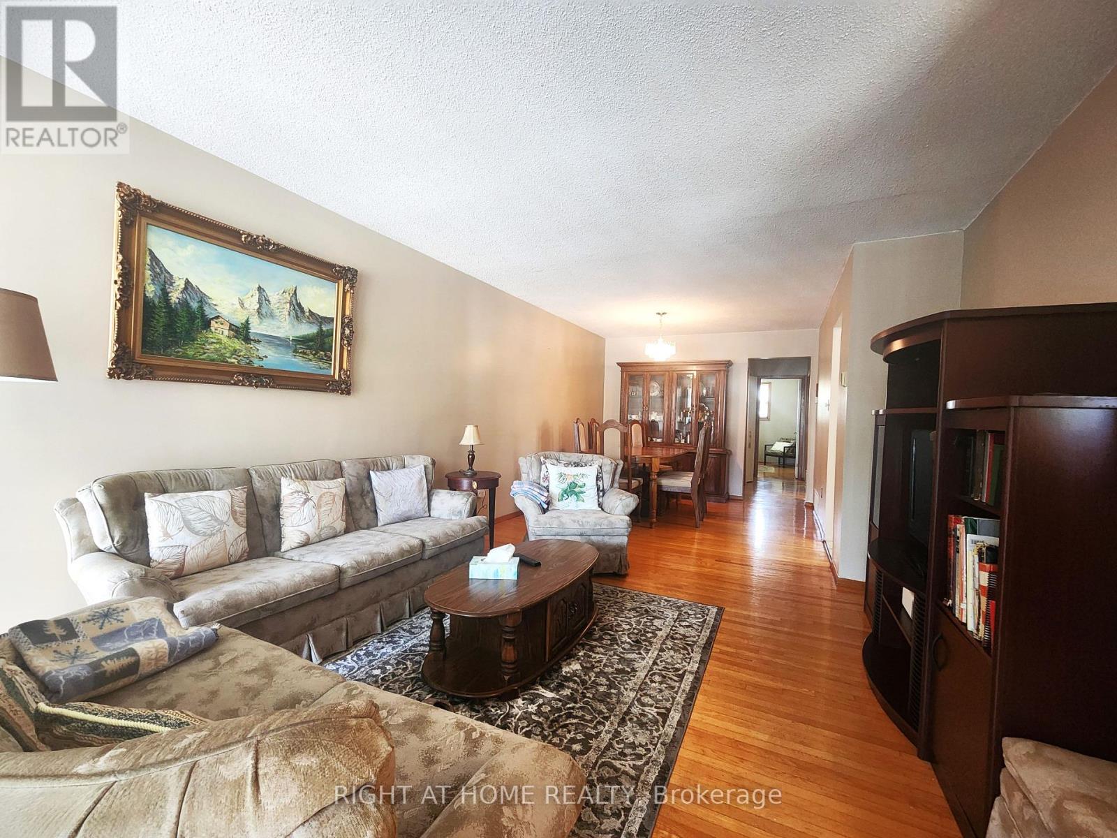 627 Green Meadow Crescent, Mississauga (Mississauga Valleys), Ontario  L5A 2V3 - Photo 8 - W12336226