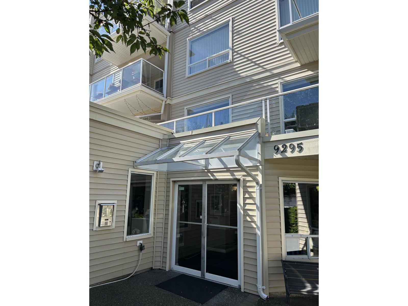305 9295 122 Street, Surrey, British Columbia  V3V 4L4 - Photo 5 - R3028081