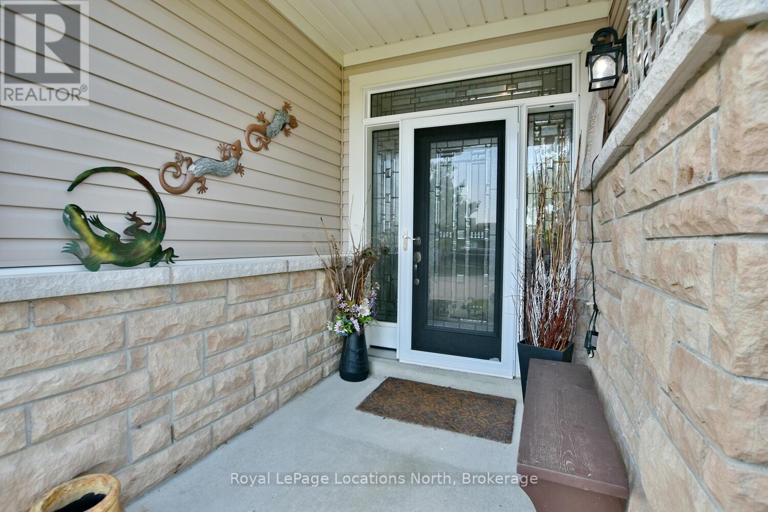 26 Starboard Circle, Wasaga Beach, Ontario  L9Z 0E9 - Photo 4 - S12336251