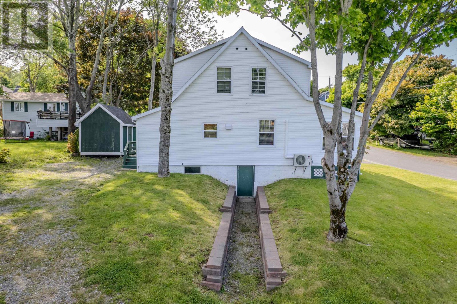 26 Dwyer Street, Sydney Mines, Nova Scotia  B1V 1E7 - Photo 3 - 202514390