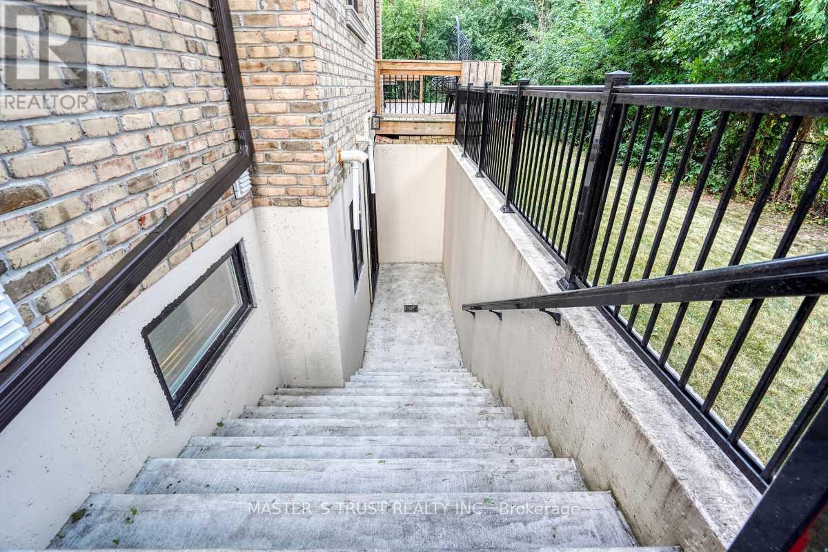 7 Trumpour Court, Markham, Ontario  L3R 2L4 - Photo 47 - N12332053