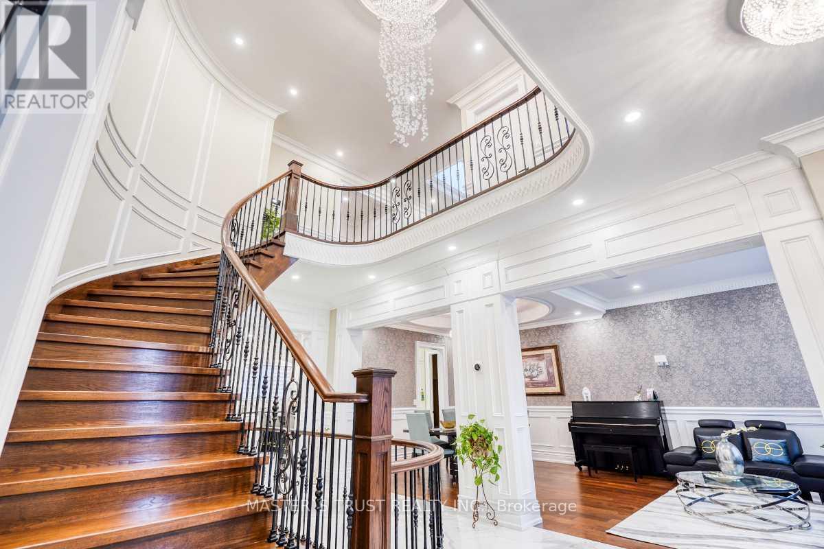 7 Trumpour Court, Markham, Ontario  L3R 2L4 - Photo 5 - N12332053