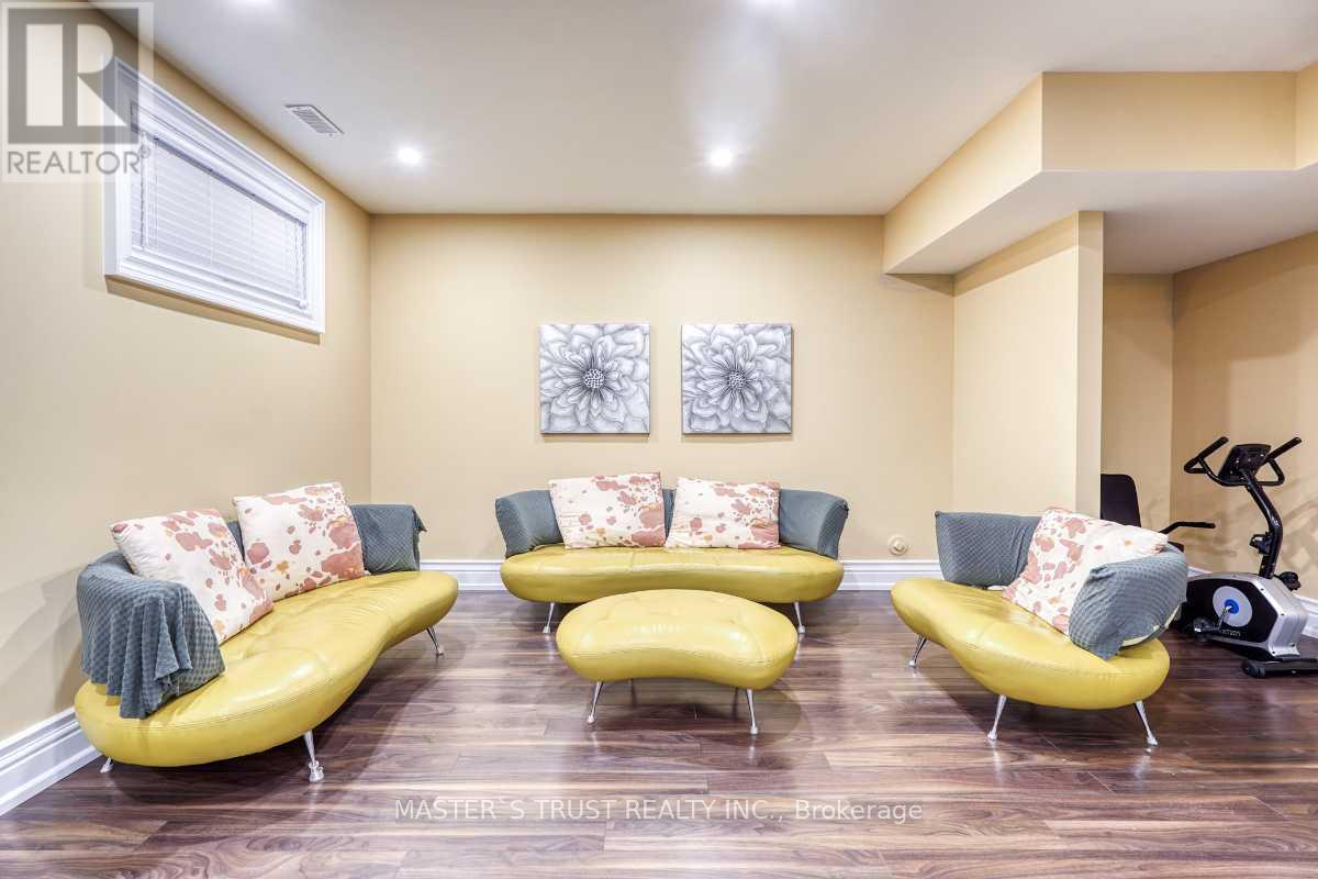 7 Trumpour Court, Markham, Ontario  L3R 2L4 - Photo 34 - N12332053