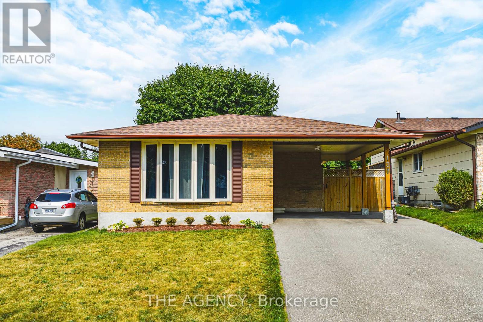 Property at 137 PEPPERWOOD CRESCENT image 1