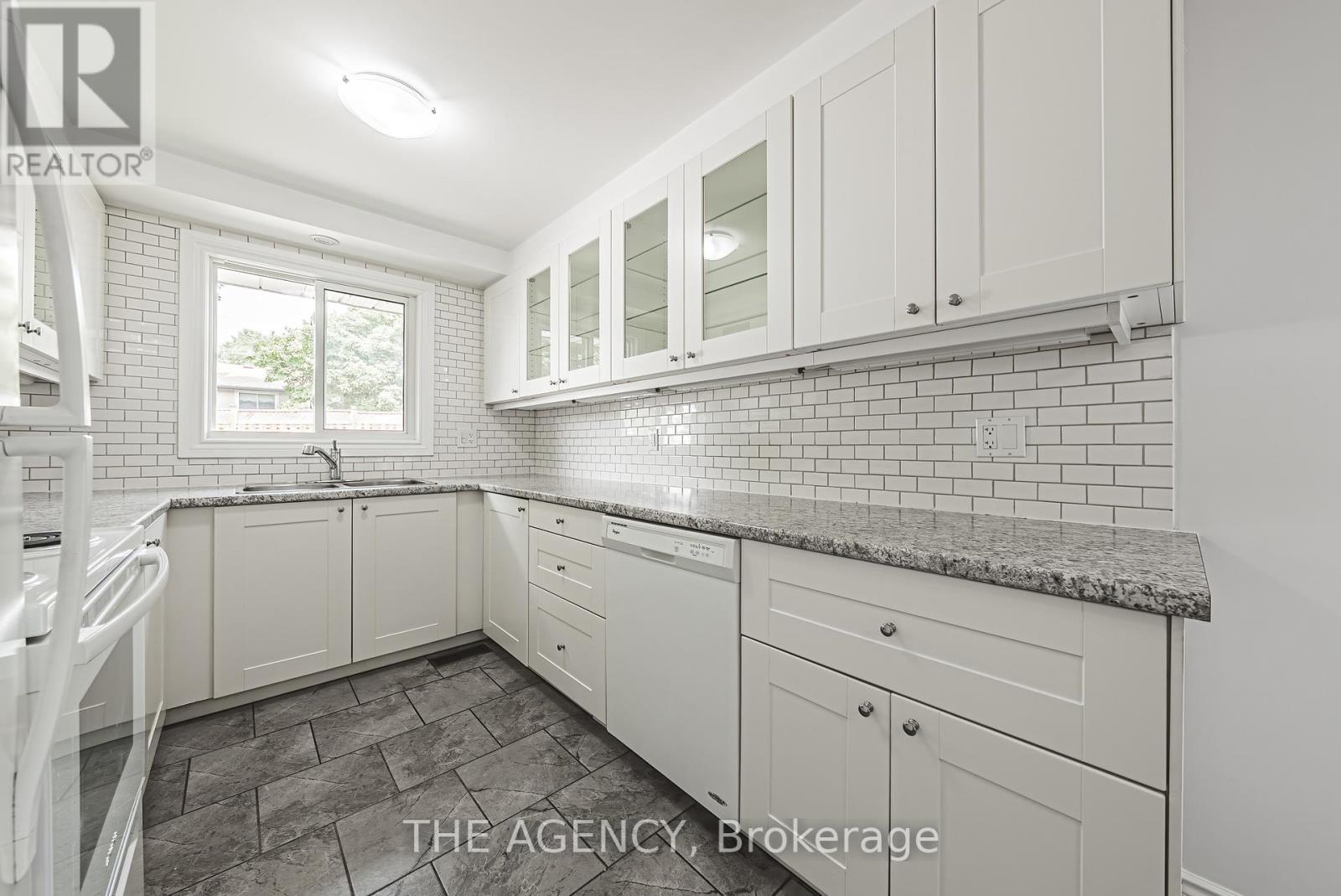 Property at 137 PEPPERWOOD CRESCENT image 3