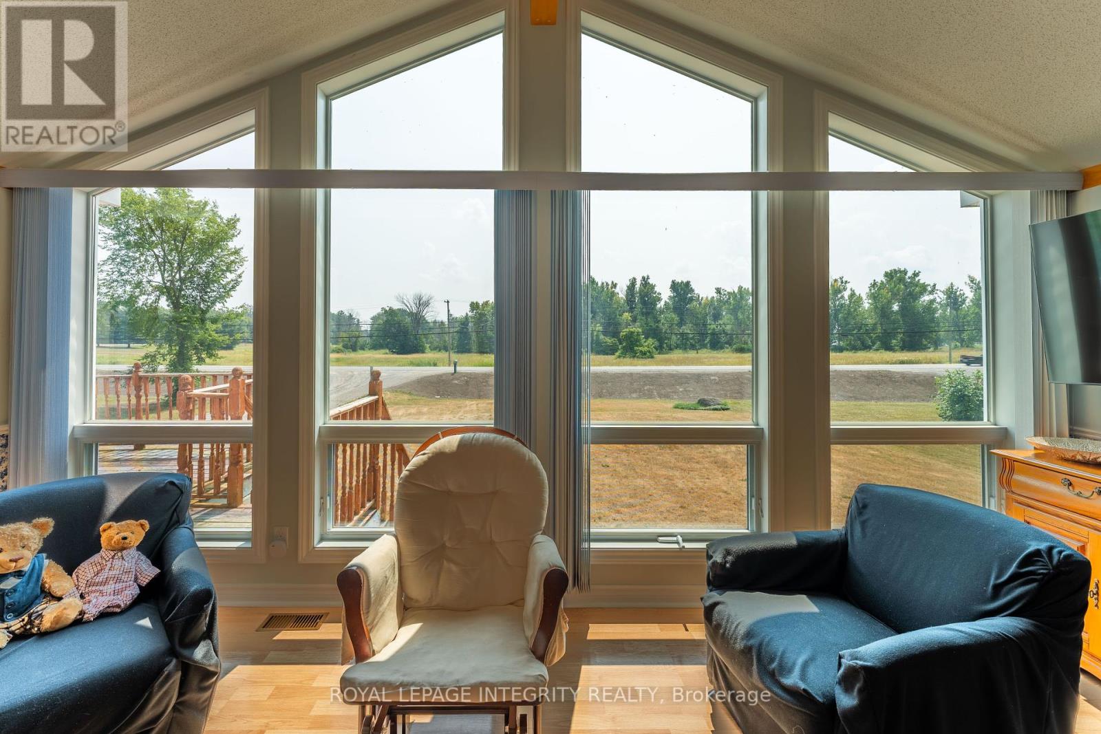 14977 Country Rd 2 Road, South Stormont, Ontario  K0C 1M0 - Photo 16 - X12336288