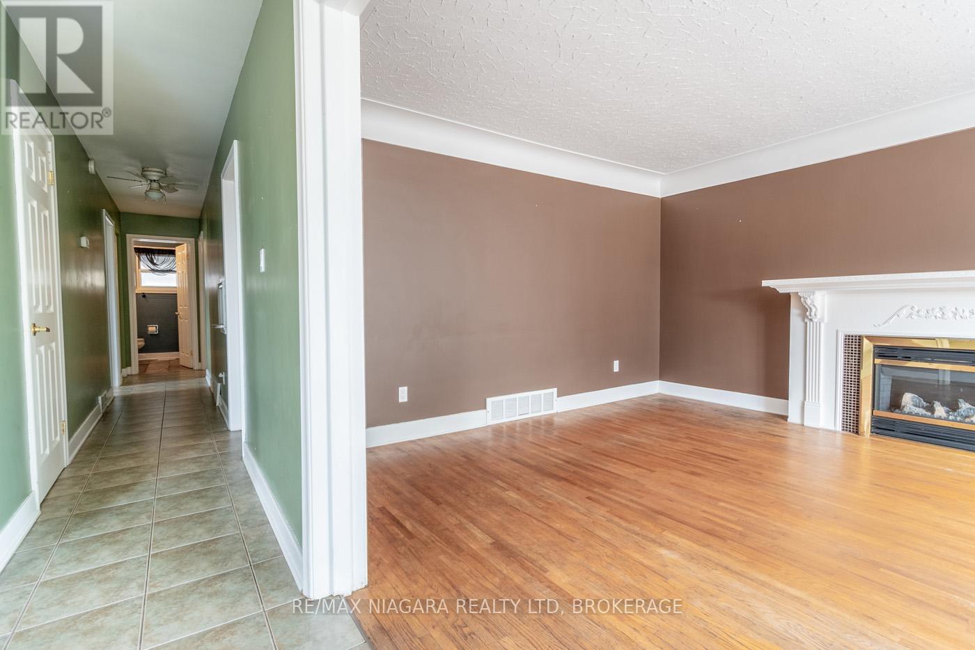 69 Golden Boulevard W, Welland (Lincoln/crowland), Ontario  L3B 1H5 - Photo 10 - X12336336